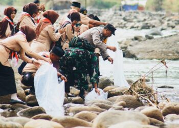 Saka Taruna Bumi Adakan Giat Bakti Tebar Bibit Ikan di Sungai Serayu