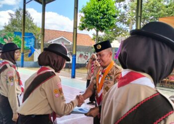 SMP Negeri 5 Banjarnegara Kembali Lantik Pramuka Garuda