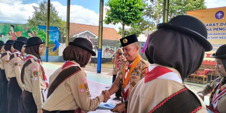 SMP Negeri 5 Banjarnegara Kembali Lantik Pramuka Garuda