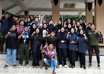 Petik Berkah Ramadhan Sederas Hujan, Kolaborasi Pramuka Racana Dipayudha Politeknik Banjarnegara Kompak Bersatu bersama Ligarapala Bagikan Takjil pada Masyarakat Banjarnegara