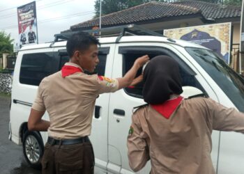 Kuat bersama Masyarakat, DKR Banjarmangu Bersinergi Bagikan Takjil pada Masyarakat