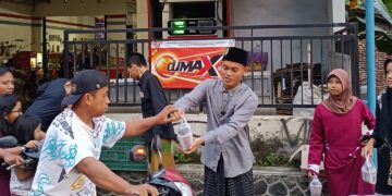 Pramuka Sako Ma’arif NU Cabang Banjarnegara Bagikan Ratusan Takjil Penyegar Buka Puasa