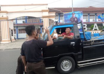 Mengejar keberkahan Di Bulan Ramadhan, Pramuka Ken Arok & Ken Dedes SMK N 2 Bawang Berbagi Takjil