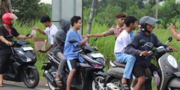 Mencari Berkah di Bulan Ramadhan, Pramuka Bung Tomo – Sulistina Ikut Andil Dalam Berbagi Takjil