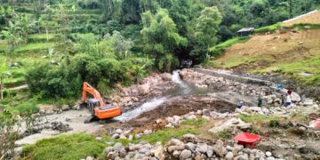 Pejawaran-Batur Banjarnegara Homecoming Route Cut Off Due to Landslide, Community Waiting for Repair Response After Eid Holidays