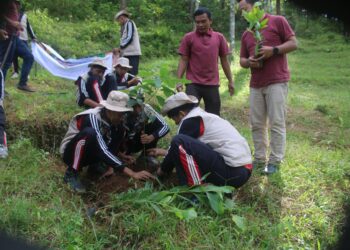 Pramuka MTs N 2 Banjarnegara Berikan Bukti Bakti Semangat Pramuka Penggalang