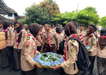 Meriahkan Hari Jadi Banjarnegara ke-454, Ratusan Pramuka Penegak Kwartir Ranting Banjarnegara Bantu Pemkab Bagikan Makanan Untuk Masyarakat
