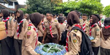 Meriahkan Hari Jadi Banjarnegara ke-454, Ratusan Pramuka Penegak Kwartir Ranting Banjarnegara Bantu Pemkab Bagikan Makanan Untuk Masyarakat