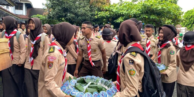 Meriahkan Hari Jadi Banjarnegara ke-454, Ratusan Pramuka Penegak Kwartir Ranting Banjarnegara Bantu Pemkab Bagikan Makanan Untuk Masyarakat