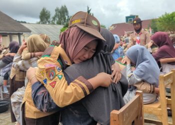 Di Tengah Dingin Batur, Kasih Sayang Ibu Melahirkan Ratusan Pramuka Siaga Garuda di Negeri di Atas Awan
