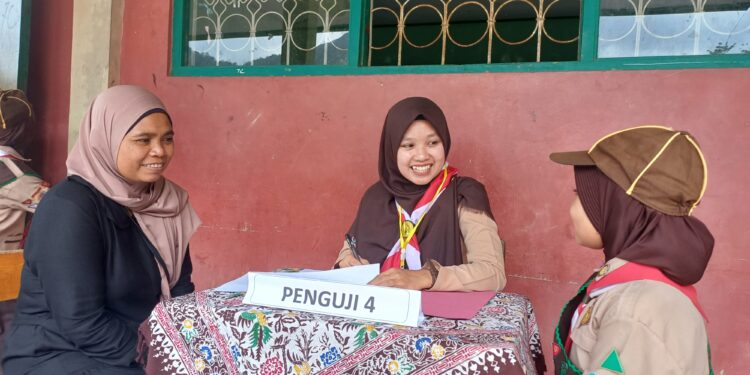 RATUSAN PRAMUKA GARUDA SIAGA KWARRAN PANDANARUM MENGIKUTI UJI KETELADANAN DAN PELANTIKAN