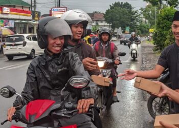 Aksi Sosial Pramuka Ambalan Ken Arok Ken Dedes: Berbagi Takjil ke Panti Asuhan PKU Aisyiyah dan Warga Sekitar Bawang