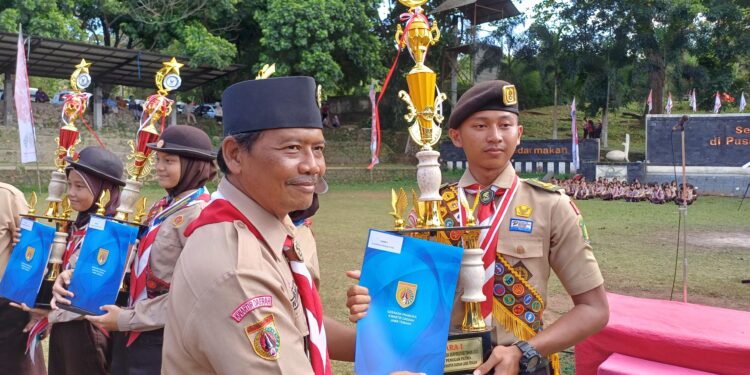 1 dari 6 Peserta Pramuka Kwartir Cabang Banjarnegara berjaya dalam Lomba Pramuka Garuda Berprestasi Tingkat Jateng.