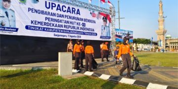 Pramuka Peduli Warnai Hari Kemerdekaan dengan Aksi Bersih Alun-Alun Banjarnegara