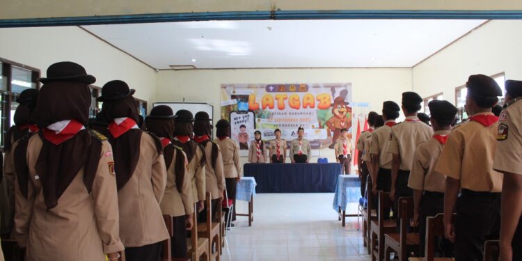 Pramuka Penegak se-Kwarran Kalibening Mantapkan Karakter lewat Latihan Gabungan