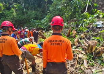 Saat Tanah Runtuh, Kepedulian Bertumbuh.