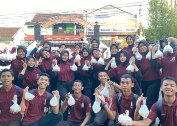 Pramuka SMA N 1 Banjarnegara Menebar Hangatnya Ramadan di Jalanan