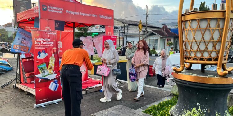 Dari Hamparan Sajadah hingga Senyum Jamaah.