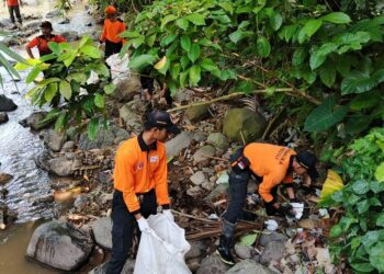 Menjaga Nadi Sungai, Menanam Harapan Bumi.
