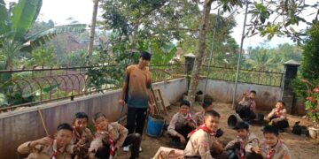 Ketika 70 Anak Menanam Harapan: Dari Halaman SDN 1 Sered, Pramuka Menumbuhkan Masa Depan.
