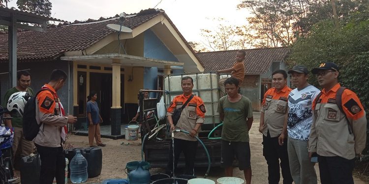 32.000 Liter Air dan Sebuah Rindu yang Tak Pernah Kering