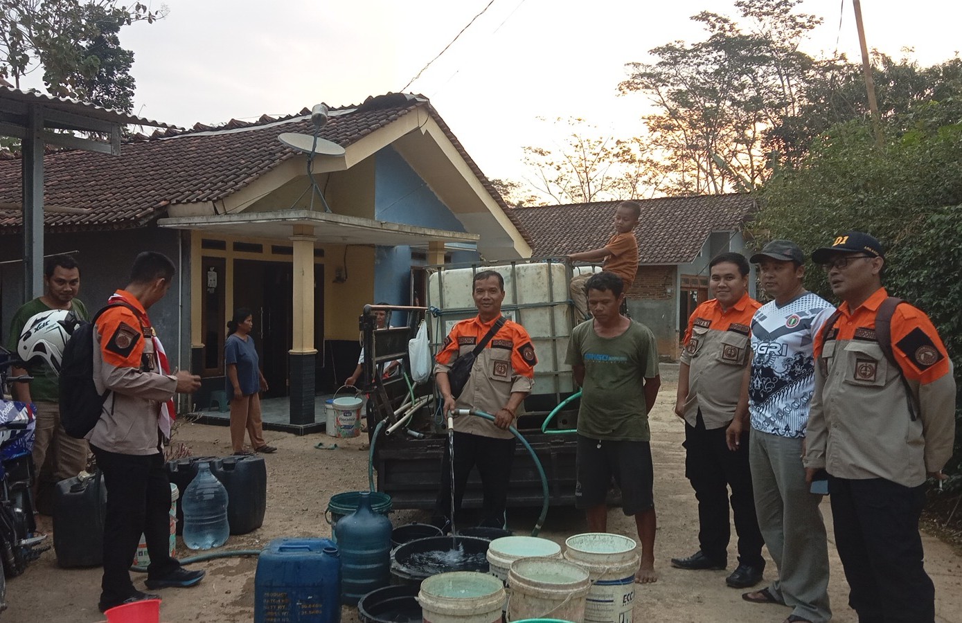32.000 Liter Air dan Sebuah Rindu yang Tak Pernah Kering