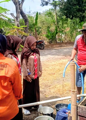 Ketika Pramuka Mengantarkan Harapan ke Kaliajir.