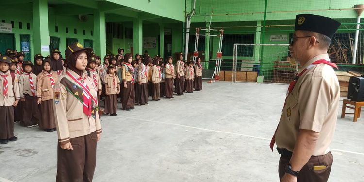 Hujan Tak Memadamkan 751 Nyala Semangat Pramuka Siaga.